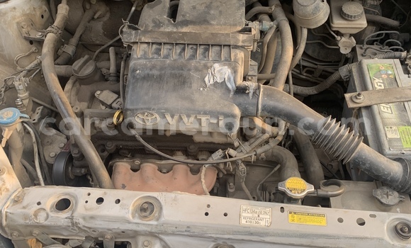 Sayi Na hannu Toyota Yaris Azurfa Mota in Douala a Ƙasar Kamaru Sayi Na hannu Toyota Yaris Azurfa Mota in Douala a Ƙasar Kamaru