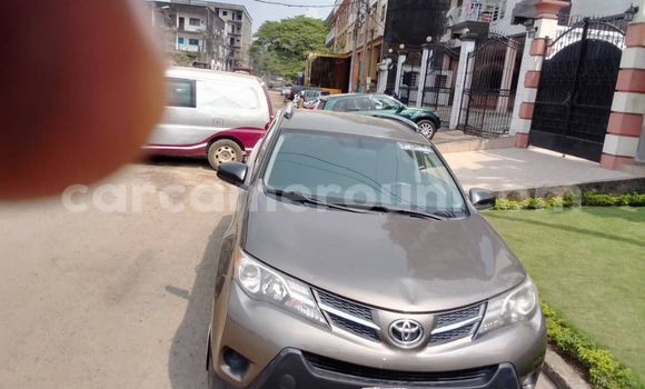 Sayi Na hannu Toyota RAV4 Brown Mota in Douala a Ƙasar Kamaru