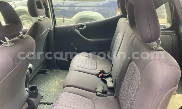 Sayi Imported Mercedes-Benz A200 Black Mota in Douala a Ƙasar Kamaru Sayi Imported Mercedes-Benz A200 Black Mota in Douala a Ƙasar Kamaru