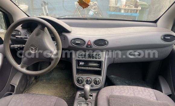 Sayi Imported Mercedes-Benz A200 Black Mota in Douala a Ƙasar Kamaru Sayi Imported Mercedes-Benz A200 Black Mota in Douala a Ƙasar Kamaru