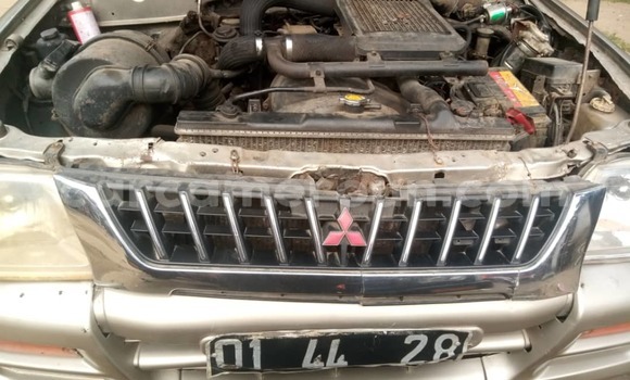 Sayi Na hannu Mitsubishi L200 Sauran Mota in Douala a Ƙasar Kamaru Sayi Na hannu Mitsubishi L200 Sauran Mota in Douala a Ƙasar Kamaru