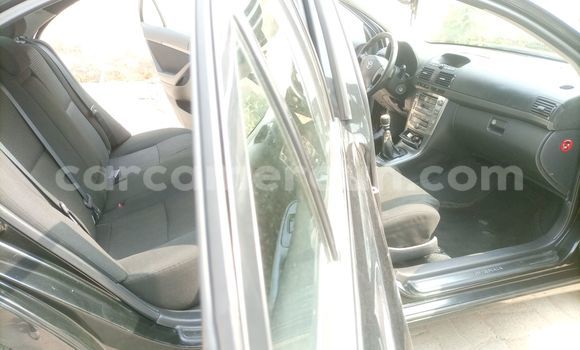 Sayi Na hannu Toyota Avensis Black Mota in Douala a Ƙasar Kamaru Sayi Na hannu Toyota Avensis Black Mota in Douala a Ƙasar Kamaru