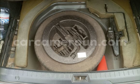 Sayi Na hannu Toyota Avensis Black Mota in Douala a Ƙasar Kamaru Sayi Na hannu Toyota Avensis Black Mota in Douala a Ƙasar Kamaru