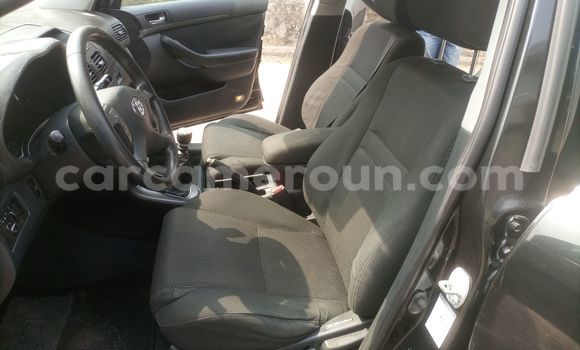 Sayi Na hannu Toyota Avensis Black Mota in Douala a Ƙasar Kamaru Sayi Na hannu Toyota Avensis Black Mota in Douala a Ƙasar Kamaru