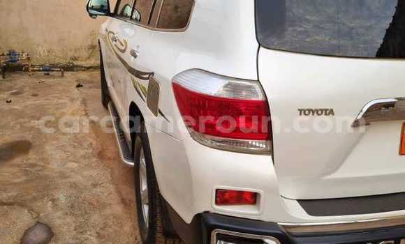 Buy Used Toyota Highlander White Car in Douala in Littoral Cameroon Buy Used Toyota Highlander White Car in Douala in Littoral Cameroon