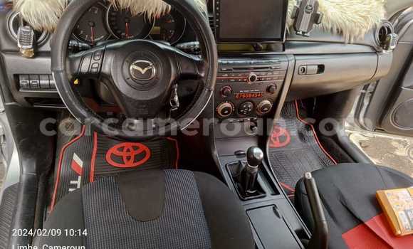 Sayi Na hannu Mazda 323 Sauran Mota in Douala a Ƙasar Kamaru
