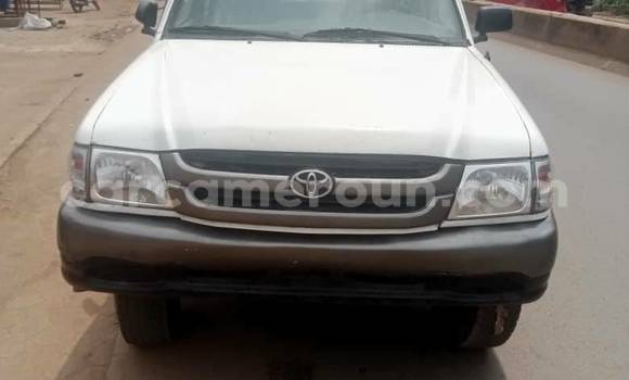 Buy Used Toyota Altis White Car in Bafoussam in West Cameroon