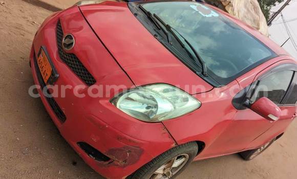 Sayi Na hannu Toyota Yaris Red Mota in Bafoussam a West Kamaru