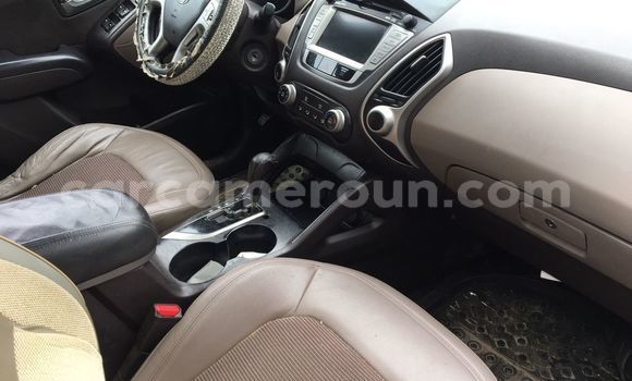 Sayi Na hannu Hyundai Tucson Red Mota in Douala a Ƙasar Kamaru Sayi Na hannu Hyundai Tucson Red Mota in Douala a Ƙasar Kamaru