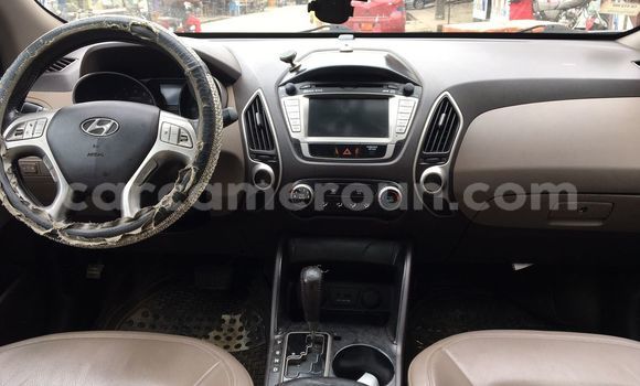 Sayi Na hannu Hyundai Tucson Red Mota in Douala a Ƙasar Kamaru Sayi Na hannu Hyundai Tucson Red Mota in Douala a Ƙasar Kamaru