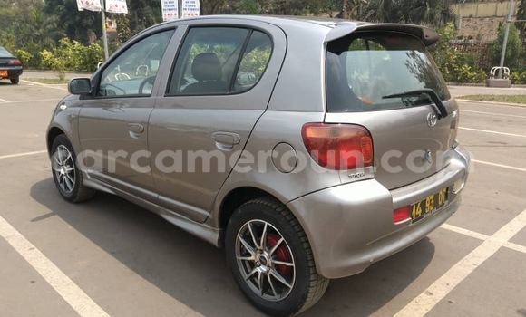 Acheter Occasion Voiture Toyota Yaris Gris à Yaoundé, Central Cameroon Acheter Occasion Voiture Toyota Yaris Gris à Yaoundé, Central Cameroon