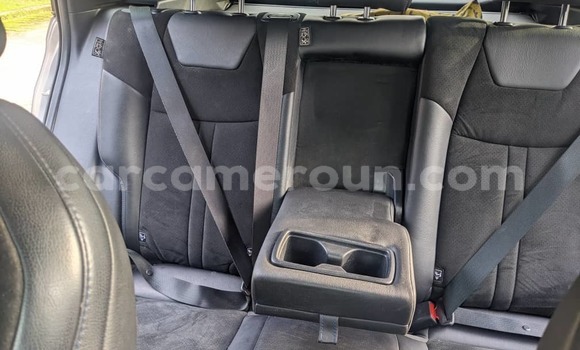 Sayi Imported Toyota RAV4 Azurfa Mota in Douala a Ƙasar Kamaru Sayi Imported Toyota RAV4 Azurfa Mota in Douala a Ƙasar Kamaru