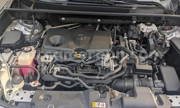 Sayi Imported Toyota RAV4 Azurfa Mota in Douala a Ƙasar Kamaru Sayi Imported Toyota RAV4 Azurfa Mota in Douala a Ƙasar Kamaru