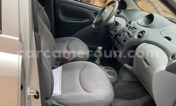 Acheter Occasion Voiture Toyota Yaris Gris à Yaoundé, Central Cameroon Acheter Occasion Voiture Toyota Yaris Gris à Yaoundé, Central Cameroon