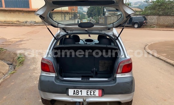 Acheter Occasion Voiture Toyota Yaris Gris à Yaoundé, Central Cameroon Acheter Occasion Voiture Toyota Yaris Gris à Yaoundé, Central Cameroon