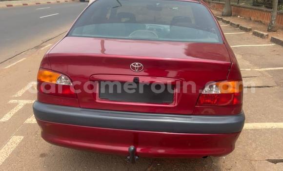 Sayi Na hannu Toyota Avensis Red Mota in Yaounde a Babban Kamaru Sayi Na hannu Toyota Avensis Red Mota in Yaounde a Babban Kamaru