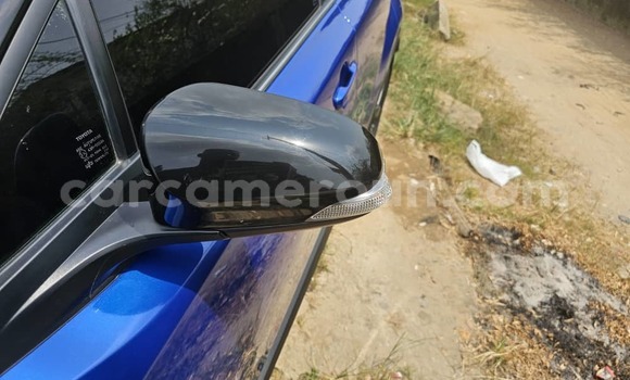 Sayi Na hannu Toyota C-HR Blue Mota in Douala a Ƙasar Kamaru Sayi Na hannu Toyota C-HR Blue Mota in Douala a Ƙasar Kamaru
