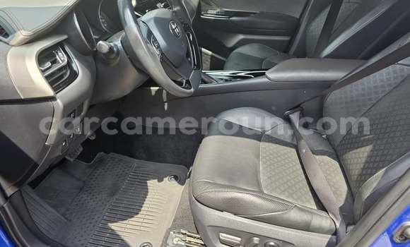 Sayi Na hannu Toyota C-HR Blue Mota in Douala a Ƙasar Kamaru Sayi Na hannu Toyota C-HR Blue Mota in Douala a Ƙasar Kamaru