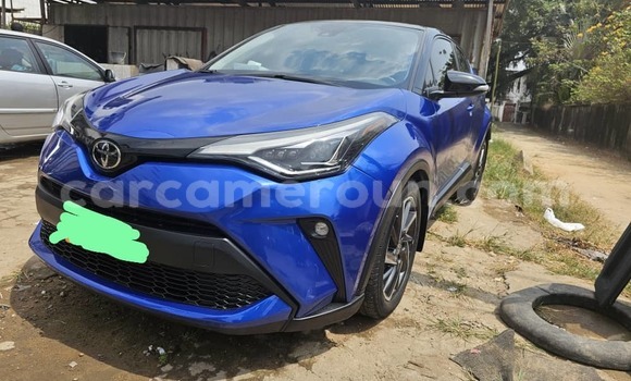 Sayi Na hannu Toyota C-HR Blue Mota in Douala a Ƙasar Kamaru Sayi Na hannu Toyota C-HR Blue Mota in Douala a Ƙasar Kamaru