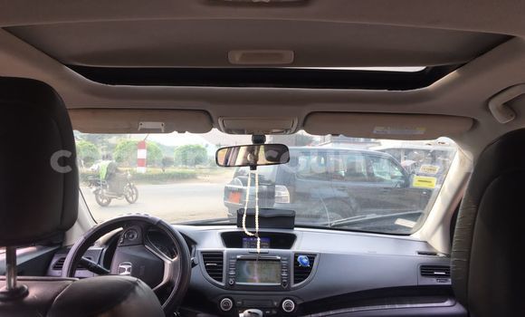 Sayi Na hannu Honda CR–V Azurfa Mota in Douala a Ƙasar Kamaru Sayi Na hannu Honda CR–V Azurfa Mota in Douala a Ƙasar Kamaru