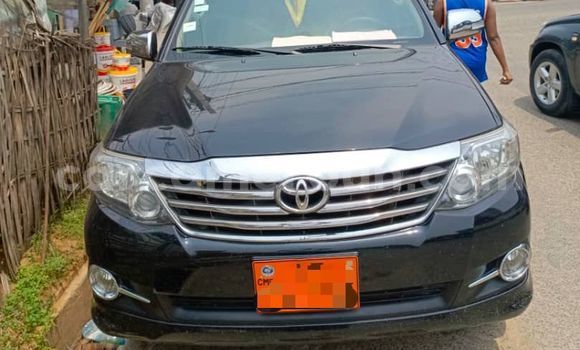 Sayi Na hannu Toyota Fortuner Black Mota in Douala a Ƙasar Kamaru