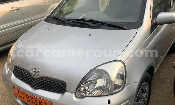 Sayi Na hannu Toyota Yaris Azurfa Mota in Douala a Ƙasar Kamaru