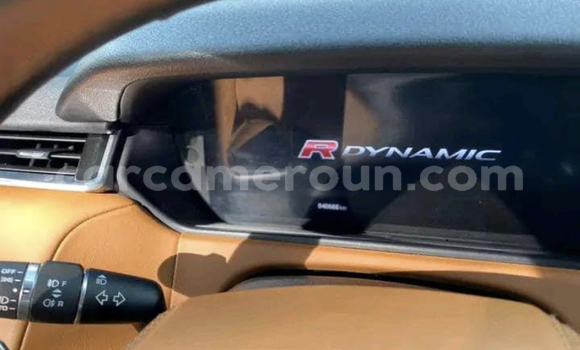 Sayi Na hannu Land Rover Range Rover Velar Black Mota in Douala a Ƙasar Kamaru Sayi Na hannu Land Rover Range Rover Velar Black Mota in Douala a Ƙasar Kamaru