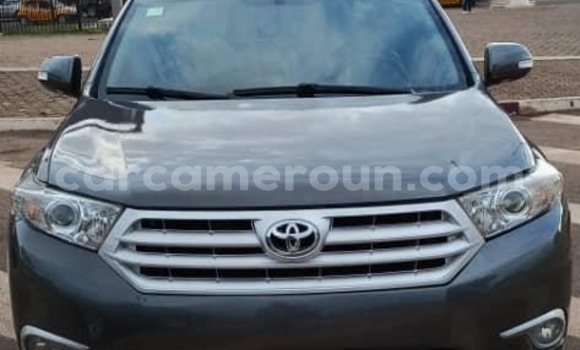 Sayi Na hannu Toyota Highlander Azurfa Mota in Yaounde a Babban Kamaru