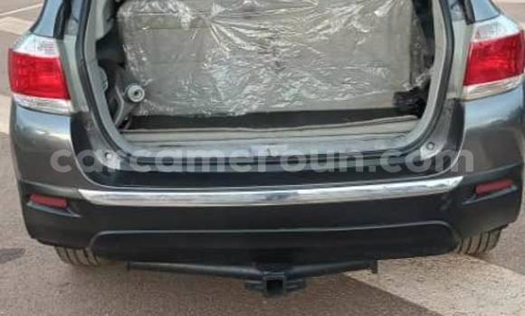 Sayi Na hannu Toyota Highlander Azurfa Mota in Yaounde a Babban Kamaru Sayi Na hannu Toyota Highlander Azurfa Mota in Yaounde a Babban Kamaru