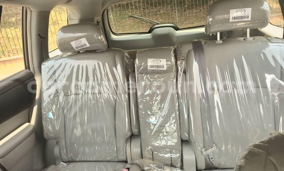 Sayi Na hannu Toyota Highlander Azurfa Mota in Yaounde a Babban Kamaru Sayi Na hannu Toyota Highlander Azurfa Mota in Yaounde a Babban Kamaru