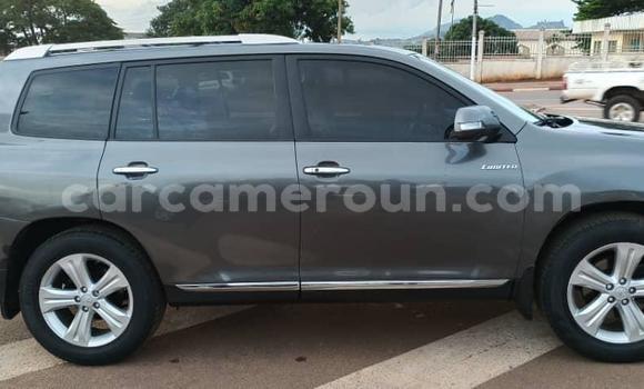 Sayi Na hannu Toyota Highlander Azurfa Mota in Yaounde a Babban Kamaru Sayi Na hannu Toyota Highlander Azurfa Mota in Yaounde a Babban Kamaru