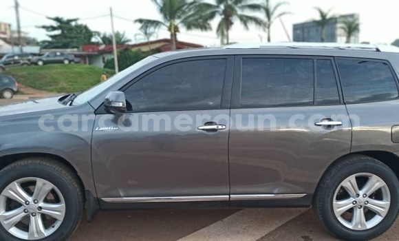 Sayi Na hannu Toyota Highlander Azurfa Mota in Yaounde a Babban Kamaru Sayi Na hannu Toyota Highlander Azurfa Mota in Yaounde a Babban Kamaru