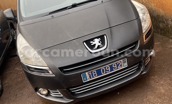 Sayi Na hannu Peugeot 5008 Black Mota in Yaounde a Babban Kamaru