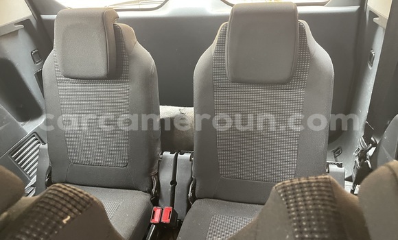 Acheter Occasion Voiture Peugeot 5008 Noir à Yaoundé, Central Cameroon Acheter Occasion Voiture Peugeot 5008 Noir à Yaoundé, Central Cameroon