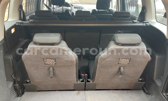 Acheter Occasion Voiture Peugeot 5008 Noir à Yaoundé, Central Cameroon Acheter Occasion Voiture Peugeot 5008 Noir à Yaoundé, Central Cameroon