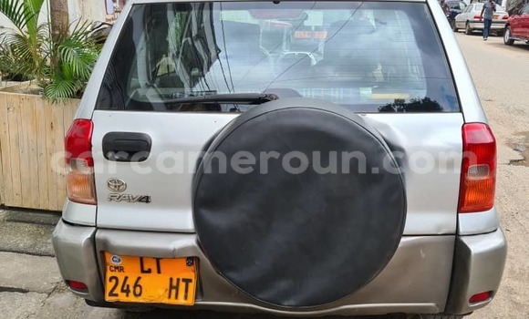 Sayi Na hannu Toyota RAV4 White Mota in Douala a Ƙasar Kamaru Sayi Na hannu Toyota RAV4 White Mota in Douala a Ƙasar Kamaru