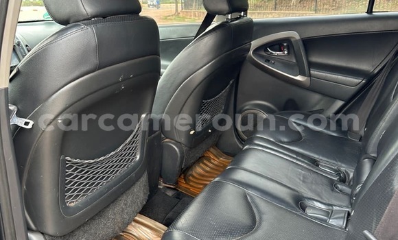 Sayi Na hannu Toyota RAV4 Sauran Mota in Yaounde a Babban Kamaru Sayi Na hannu Toyota RAV4 Sauran Mota in Yaounde a Babban Kamaru