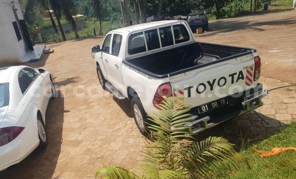 Acheter Occasion Voiture Toyota Hilux Blanc à Yaoundé, Central Cameroon Acheter Occasion Voiture Toyota Hilux Blanc à Yaoundé, Central Cameroon