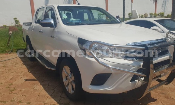 Acheter Occasion Voiture Toyota Hilux Blanc à Yaoundé, Central Cameroon Acheter Occasion Voiture Toyota Hilux Blanc à Yaoundé, Central Cameroon