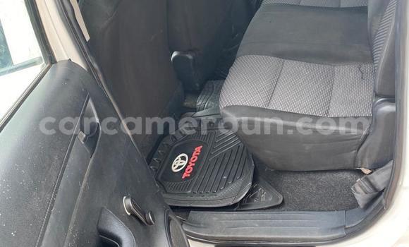 Acheter Occasion Voiture Toyota Hilux Blanc à Yaoundé, Central Cameroon Acheter Occasion Voiture Toyota Hilux Blanc à Yaoundé, Central Cameroon