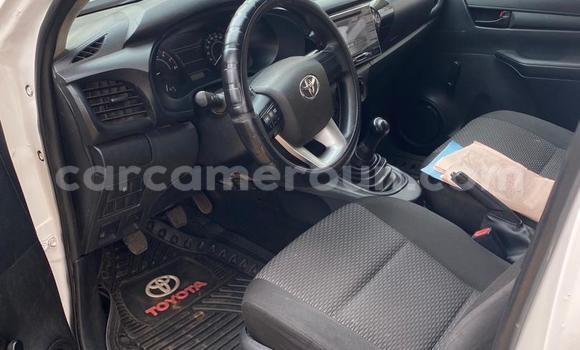 Acheter Occasion Voiture Toyota Hilux Blanc à Yaoundé, Central Cameroon Acheter Occasion Voiture Toyota Hilux Blanc à Yaoundé, Central Cameroon