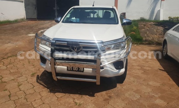 Acheter Occasion Voiture Toyota Hilux Blanc à Yaoundé, Central Cameroon Acheter Occasion Voiture Toyota Hilux Blanc à Yaoundé, Central Cameroon