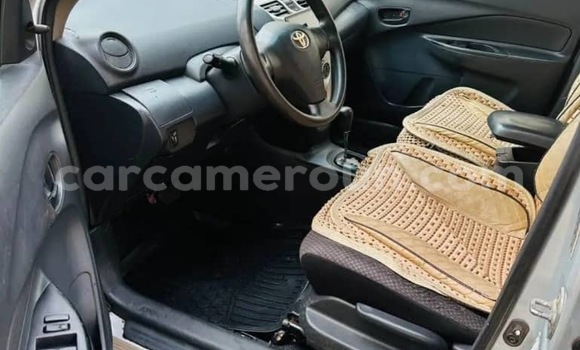 Acheter Occasion Voiture Toyota Yaris Gris à Yaoundé, Central Cameroon Acheter Occasion Voiture Toyota Yaris Gris à Yaoundé, Central Cameroon