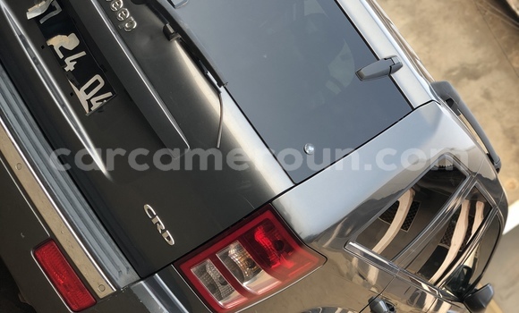 Sayi Imported Jeep Grand Cherokee Azurfa Mota in Douala a Ƙasar Kamaru Sayi Imported Jeep Grand Cherokee Azurfa Mota in Douala a Ƙasar Kamaru