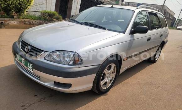 Sayi Na hannu Toyota Avensis Azurfa Mota in Yaounde a Babban Kamaru Sayi Na hannu Toyota Avensis Azurfa Mota in Yaounde a Babban Kamaru