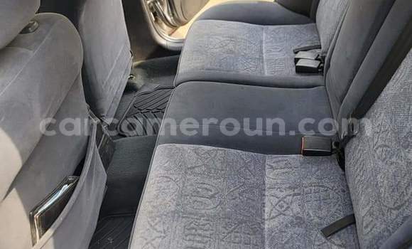 Sayi Na hannu Toyota Avensis Azurfa Mota in Yaounde a Babban Kamaru Sayi Na hannu Toyota Avensis Azurfa Mota in Yaounde a Babban Kamaru