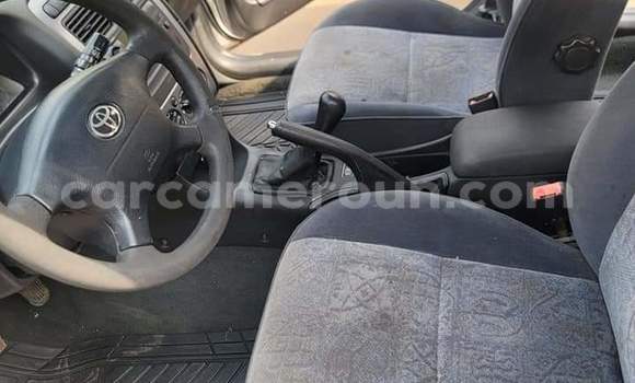 Sayi Na hannu Toyota Avensis Azurfa Mota in Yaounde a Babban Kamaru Sayi Na hannu Toyota Avensis Azurfa Mota in Yaounde a Babban Kamaru