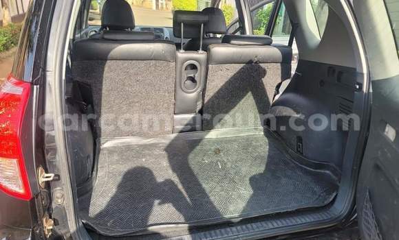 Sayi Na hannu Toyota RAV4 Black Mota in Yaounde a Babban Kamaru Sayi Na hannu Toyota RAV4 Black Mota in Yaounde a Babban Kamaru