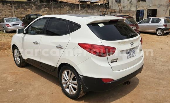 Sayi Na hannu Hyundai Tucson White Mota in Yaounde a Babban Kamaru Sayi Na hannu Hyundai Tucson White Mota in Yaounde a Babban Kamaru