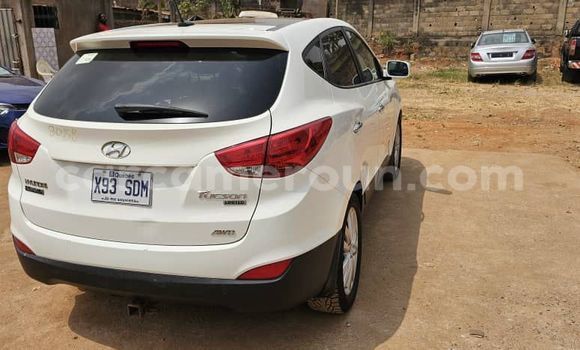 Sayi Na hannu Hyundai Tucson White Mota in Yaounde a Babban Kamaru Sayi Na hannu Hyundai Tucson White Mota in Yaounde a Babban Kamaru